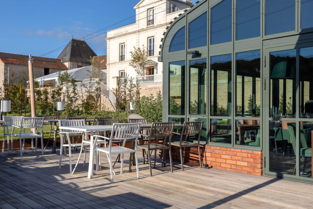 Ristorante Chateau de St. Aubin outdoor parquet decking frassino  fresno termotratado - aceite natural